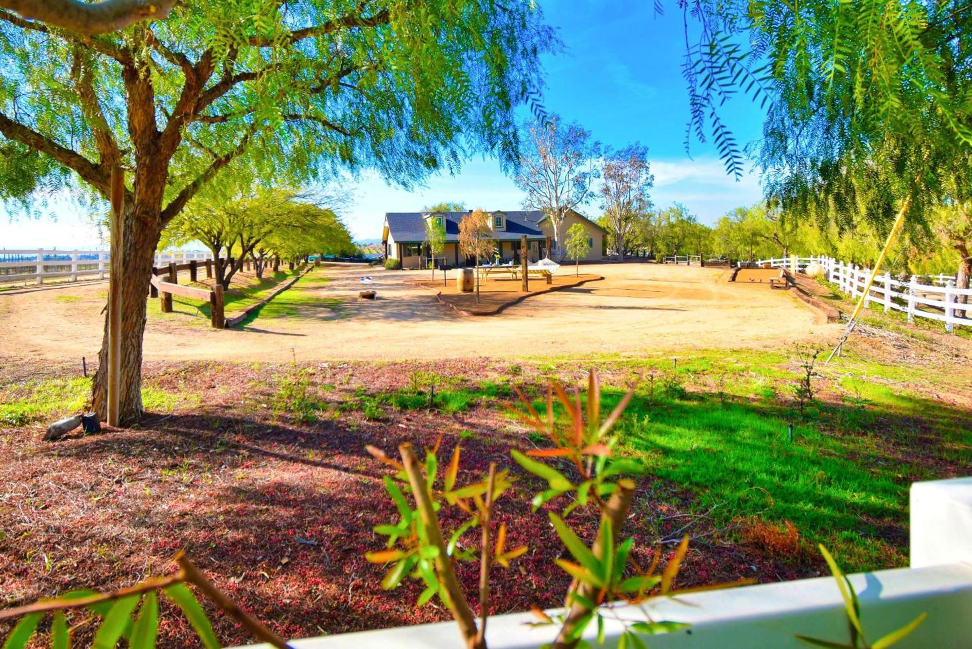 Peppertree Lane Ranch -- Seven-Acre Ranch In The Heart Of Wine Country Hotel Temecula Kültér fotó